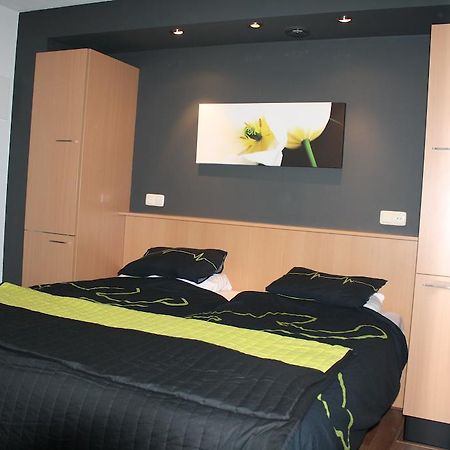 Aphrodite Met Zonnig Terras, Eigen Keuken, Verwarmd Hotel-Zwembad, Nabij Dorp, Duinen En Strand Hollum  Rum bild