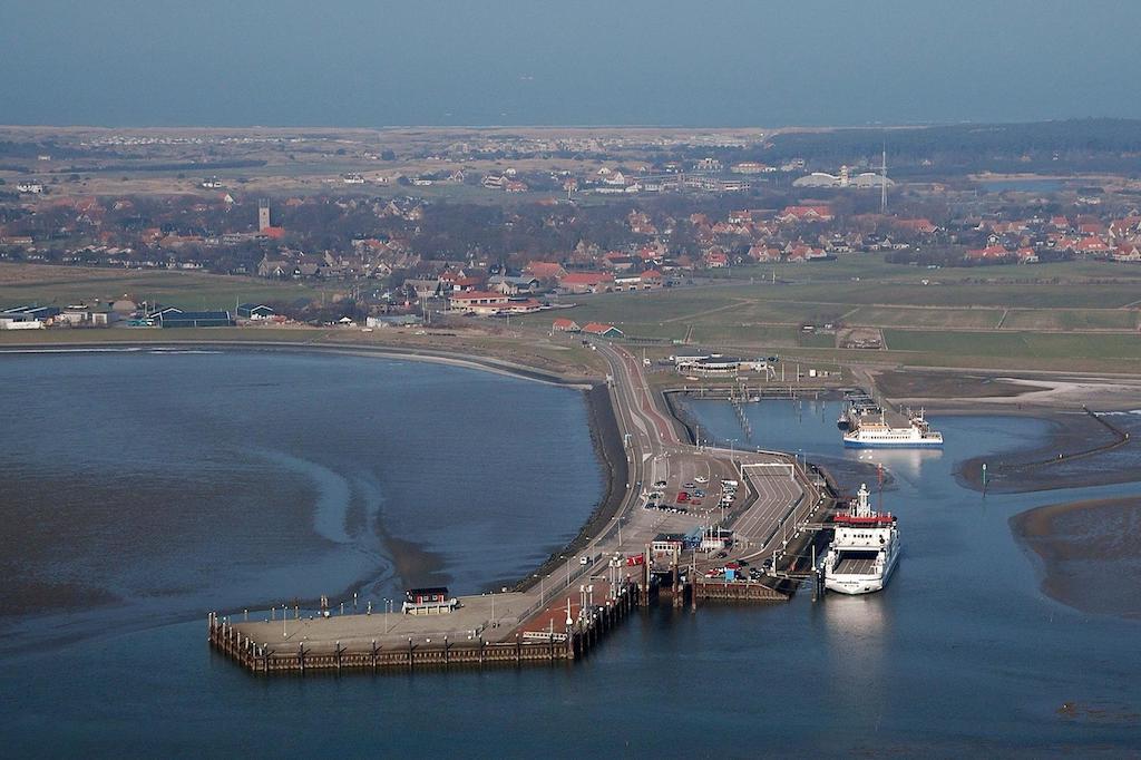 Aphrodite Met Zonnig Terras, Eigen Keuken, Verwarmd Hotel-Zwembad, Nabij Dorp, Duinen En Strand Hollum  Exteriör bild