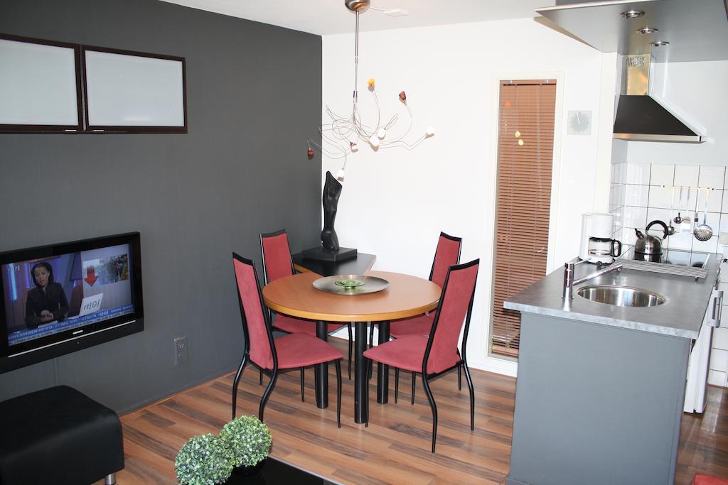 Aphrodite Met Zonnig Terras, Eigen Keuken, Verwarmd Hotel-Zwembad, Nabij Dorp, Duinen En Strand Hollum  Rum bild