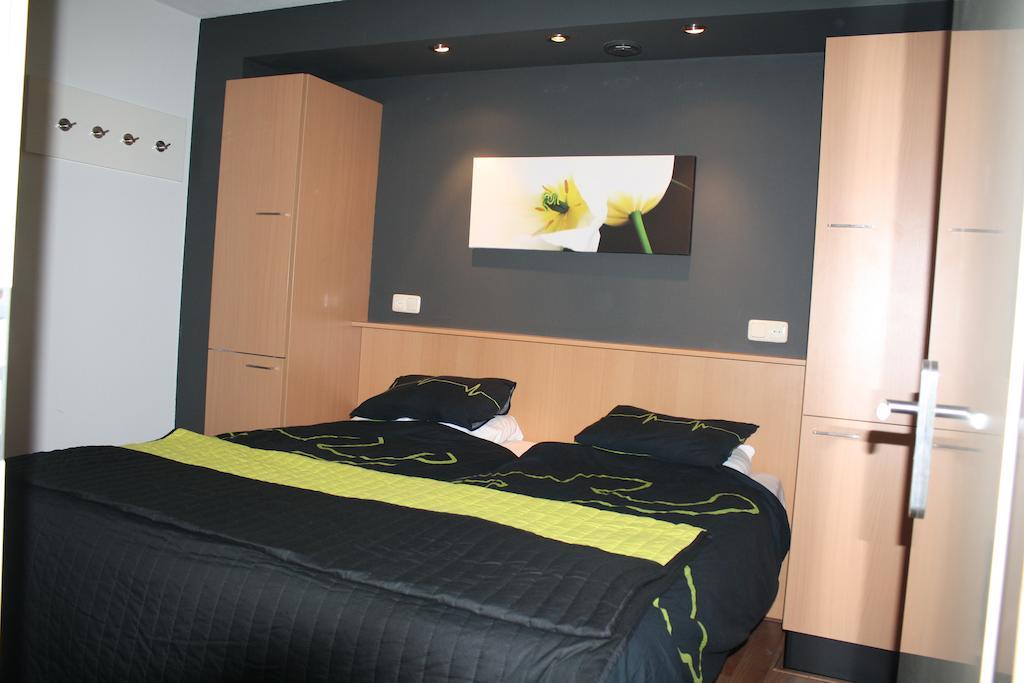 Aphrodite Met Zonnig Terras, Eigen Keuken, Verwarmd Hotel-Zwembad, Nabij Dorp, Duinen En Strand Hollum  Rum bild