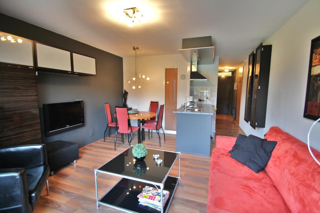 Aphrodite Met Zonnig Terras, Eigen Keuken, Verwarmd Hotel-Zwembad, Nabij Dorp, Duinen En Strand Hollum  Rum bild