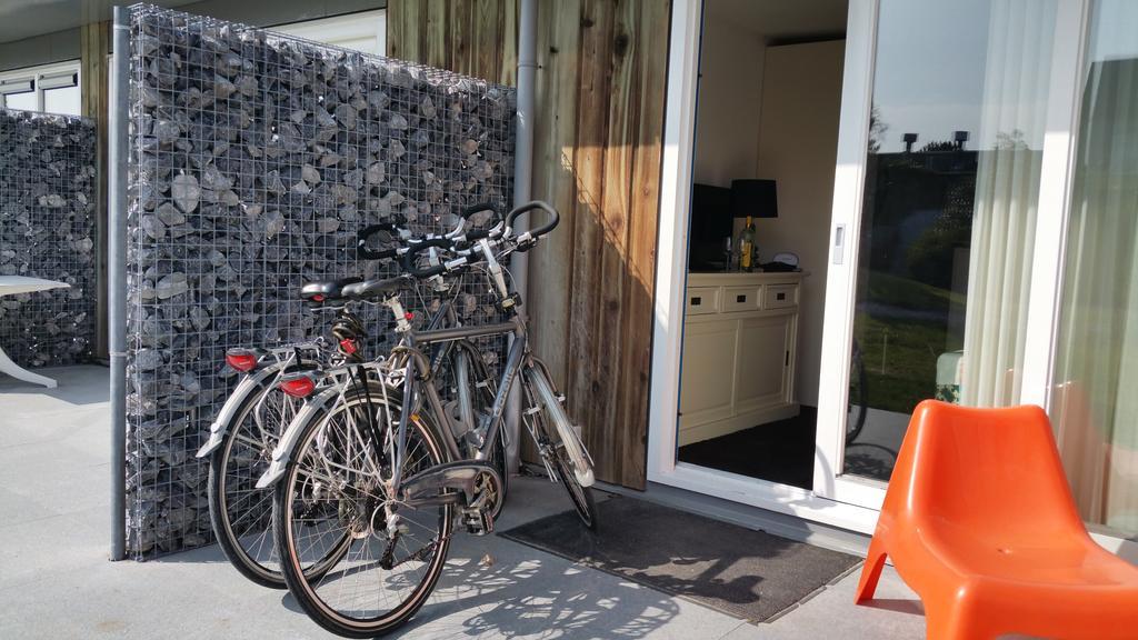 Aphrodite Met Zonnig Terras, Eigen Keuken, Verwarmd Hotel-Zwembad, Nabij Dorp, Duinen En Strand Hollum  Exteriör bild